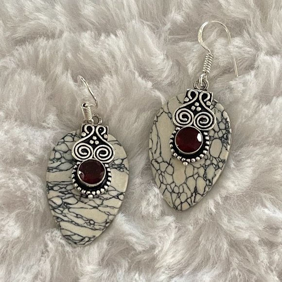 3 for $10 🩷 Bundle Garnet color cabochon white howlite silver dangle earrings - Picture 6 of 7
